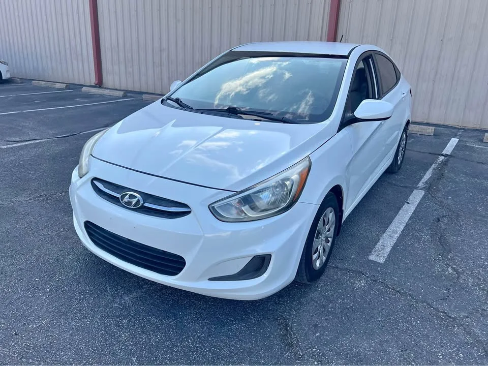 2017 Hyundai Accent · SE Sedan 4D